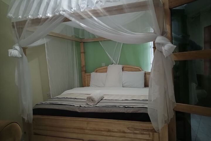 Room 2 of 53