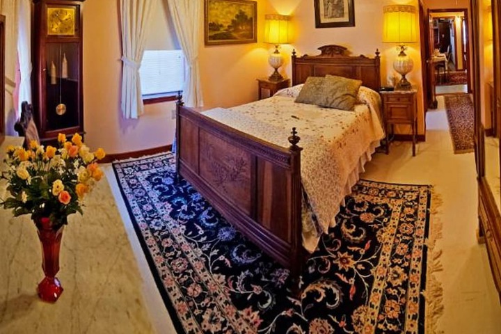 Room 13 of 27