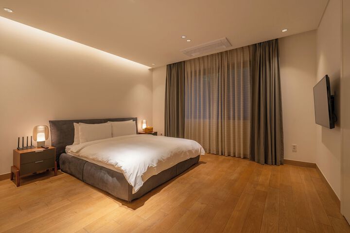 Room 2 of 57