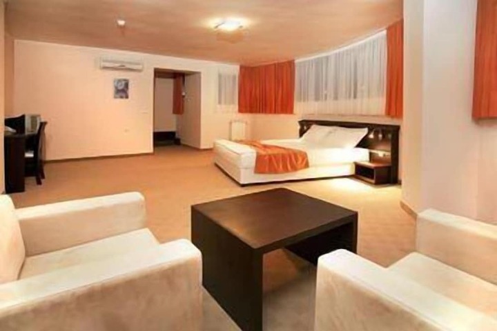 Room 16 of 32