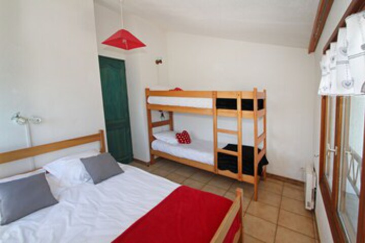 Room 8 of 9