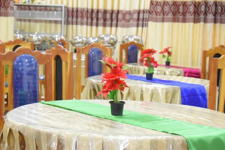 Dining 10 of 11
