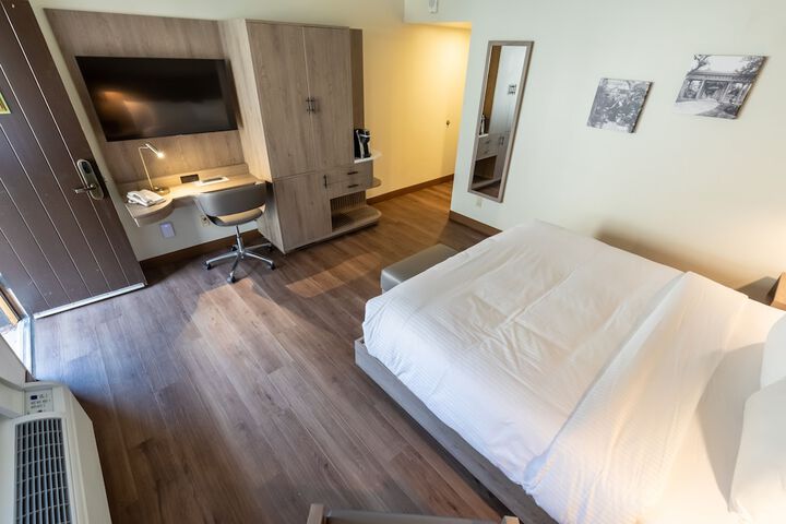 Premier King Bed (2 of 9)