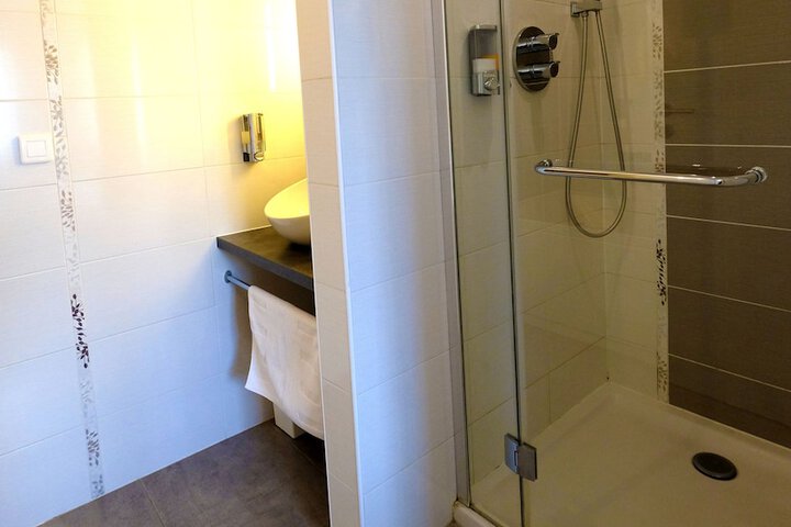 Room 6 of 36