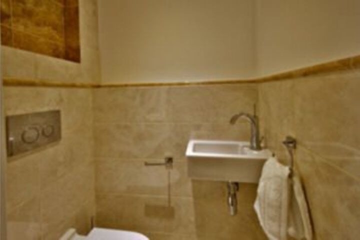 Room 4 of 13