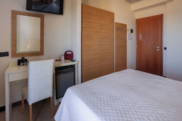 Room 15 of 48