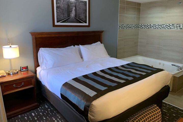 1 King Bed (12 of 19)