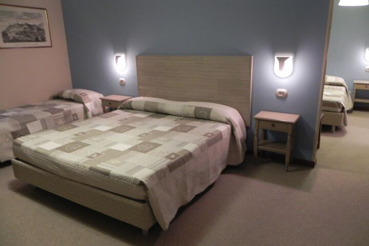Room 9 of 29