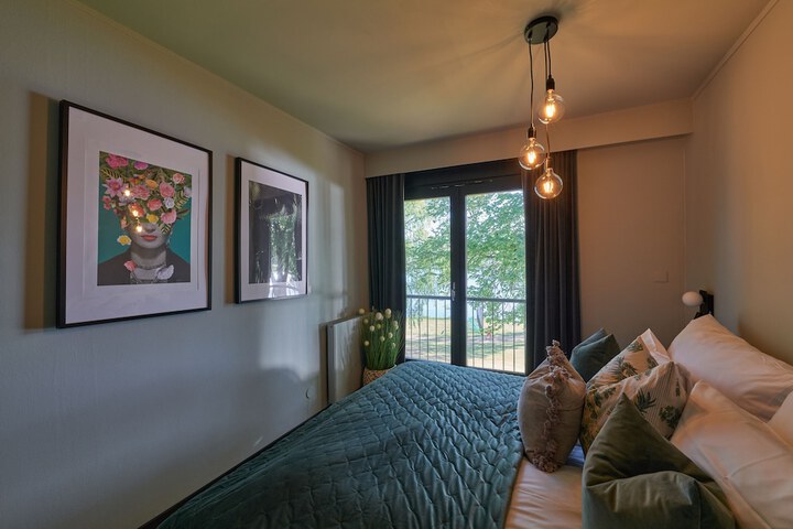 Room 4 of 35