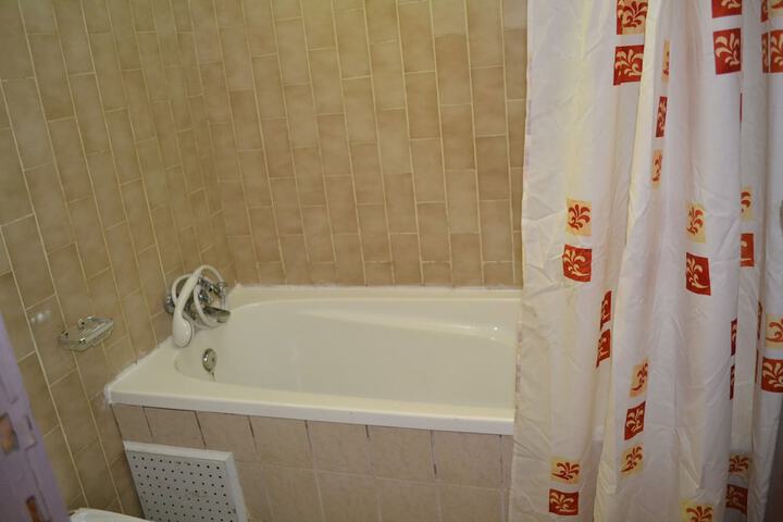 Room 14 of 28