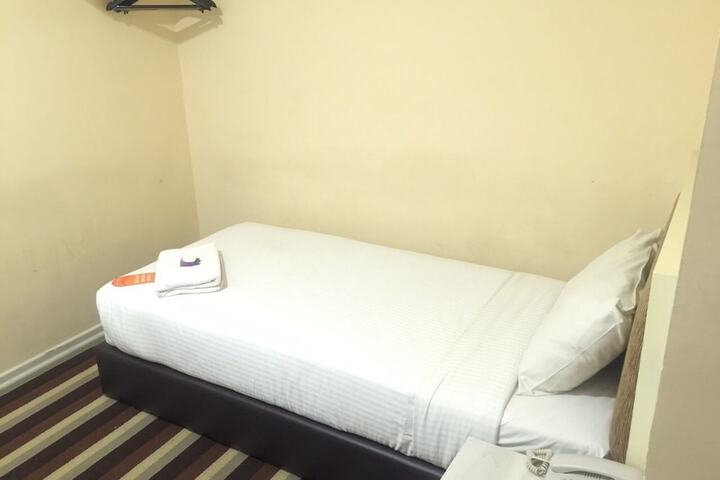 Room 9 of 16
