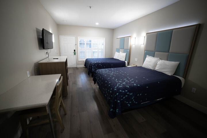 Deluxe 2 Queen Beds (5 of 7)