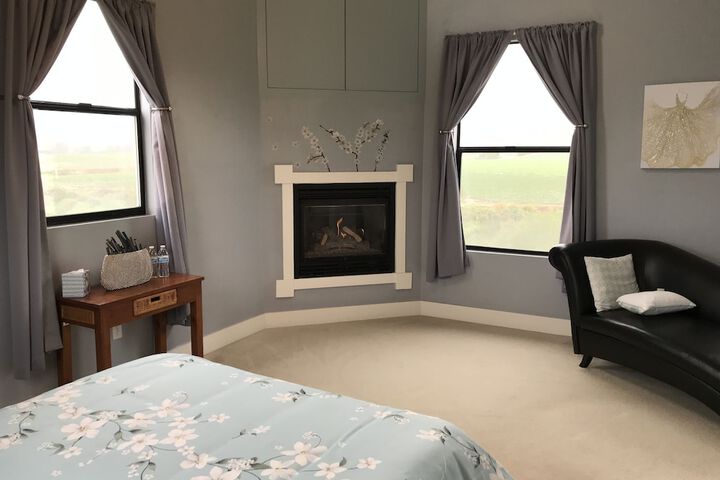 Room 8 of 74