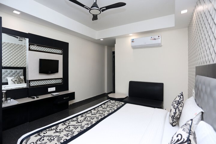 Room 9 of 13