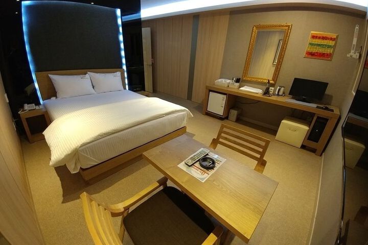 Room 3 of 13