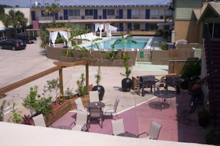 Plaza Motel