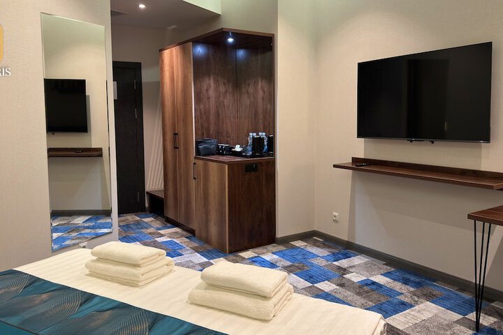 Room 11 of 32