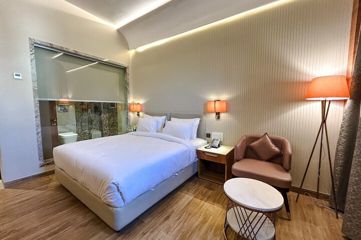 Room 17 of 29