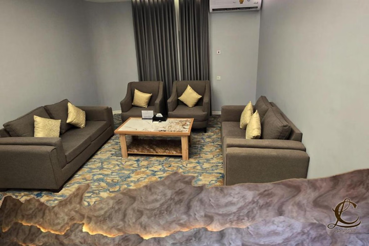 Lounge 64 of 83