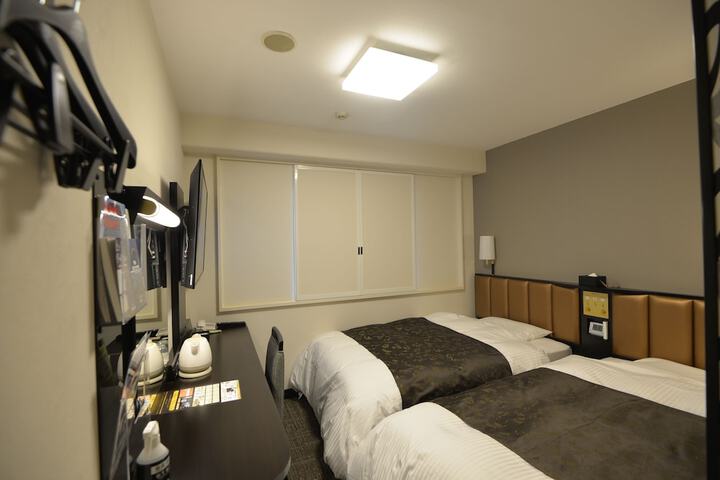 Room 5 of 33