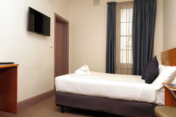 Room 11 of 34