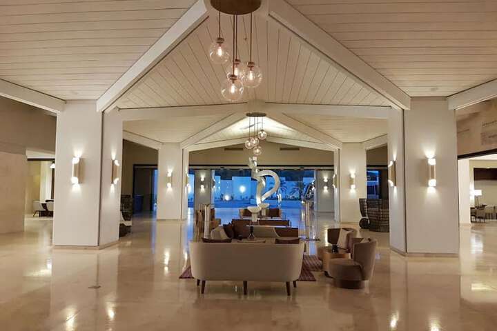 Hotel 2 of 167