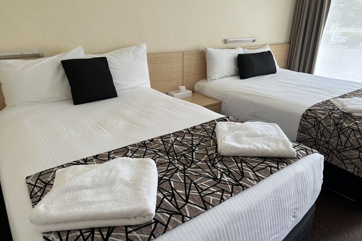 Room 2 of 27