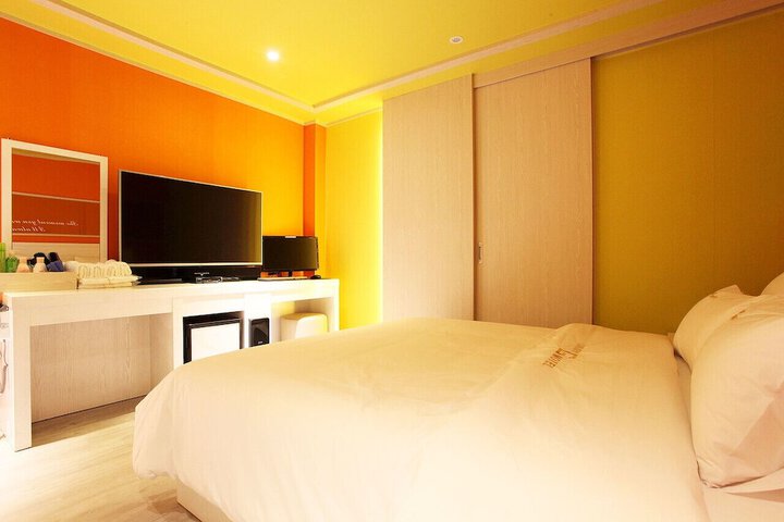 Room 14 of 21