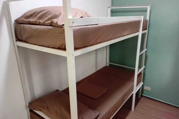 Room 2 of 6