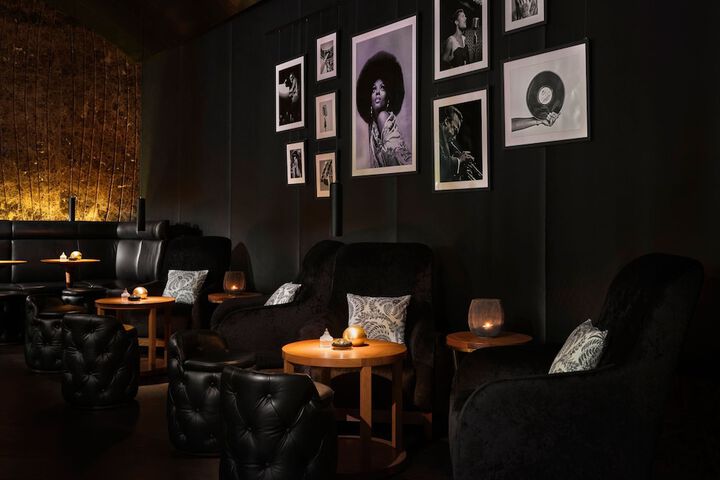 Lounge 123 of 173