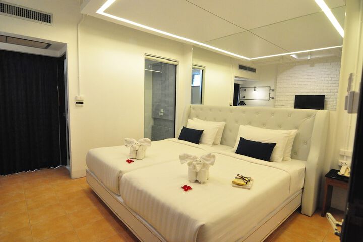 Room 7 of 40