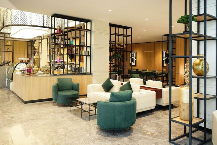 Lounge 58 of 79