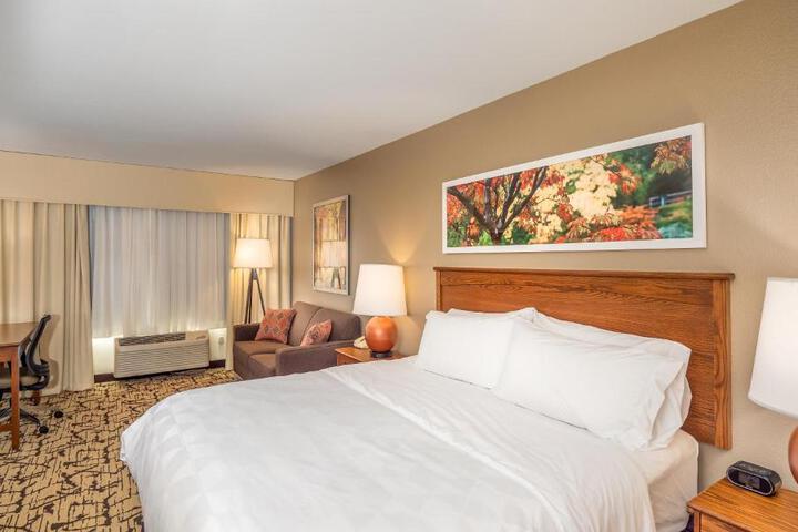 2 Queen Beds (1 of 6)