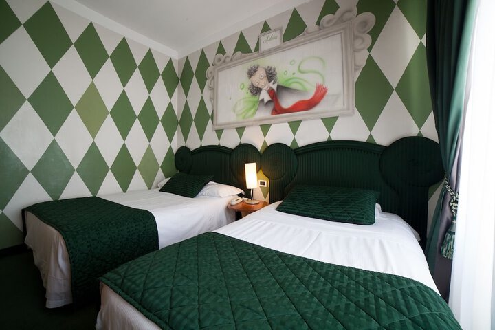 Room 19 of 34