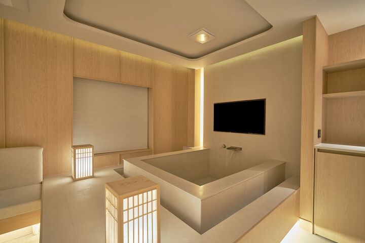 Room 53 of 142