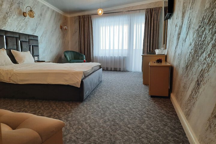 Room 4 of 113