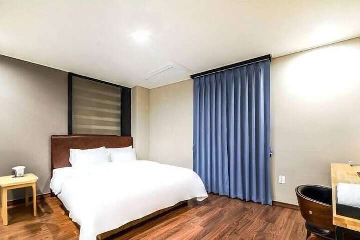 Room 15 of 18