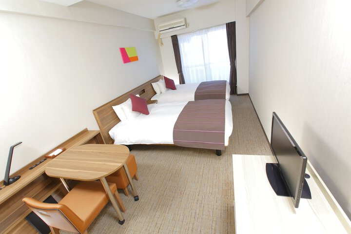 Room 6 of 34