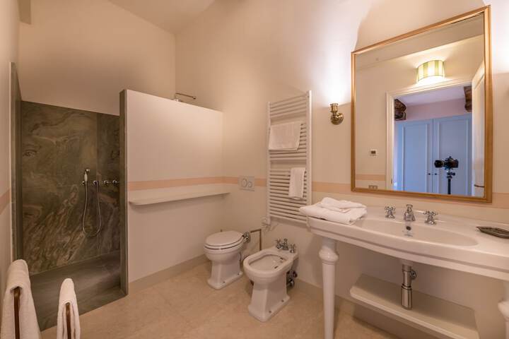 Room 30 of 62