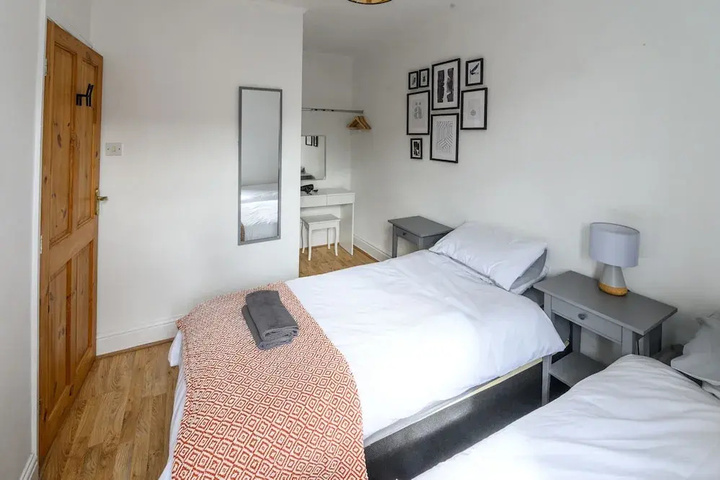 Room 4 of 15