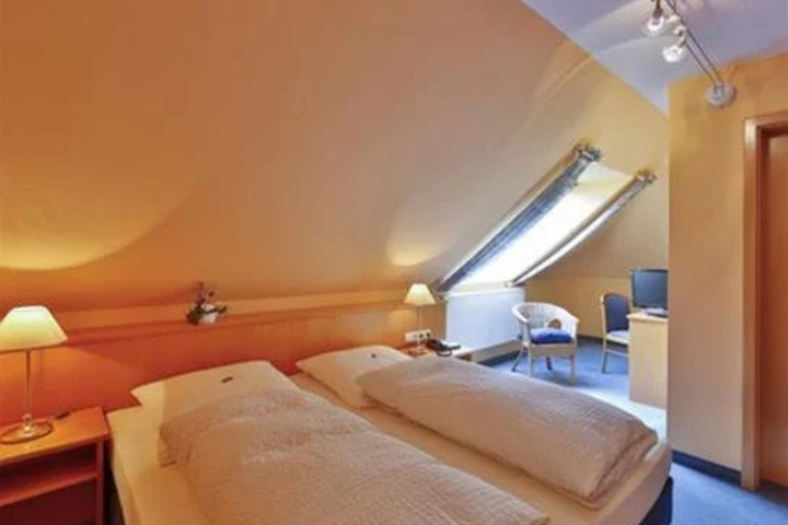 Room 2 of 3