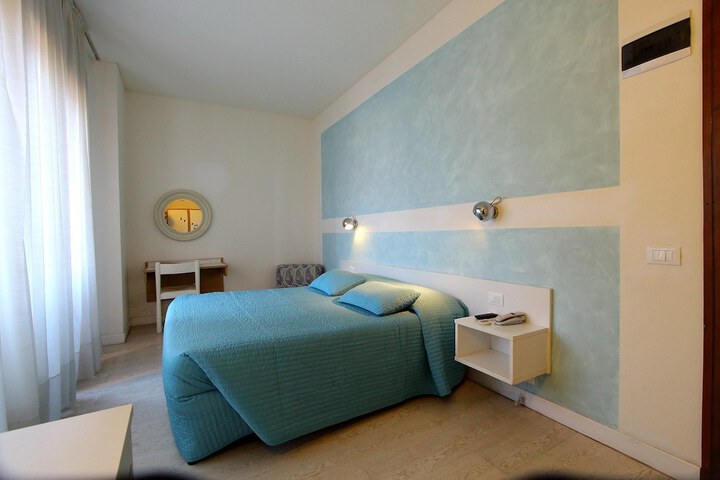 Room 13 of 34