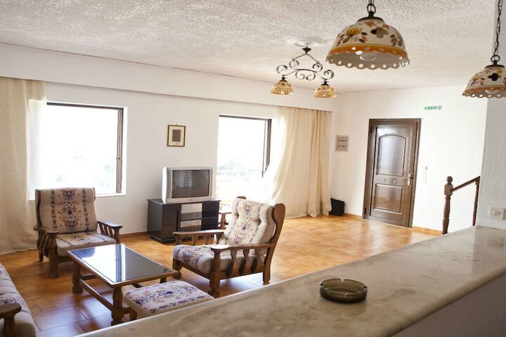 Room 4 of 15