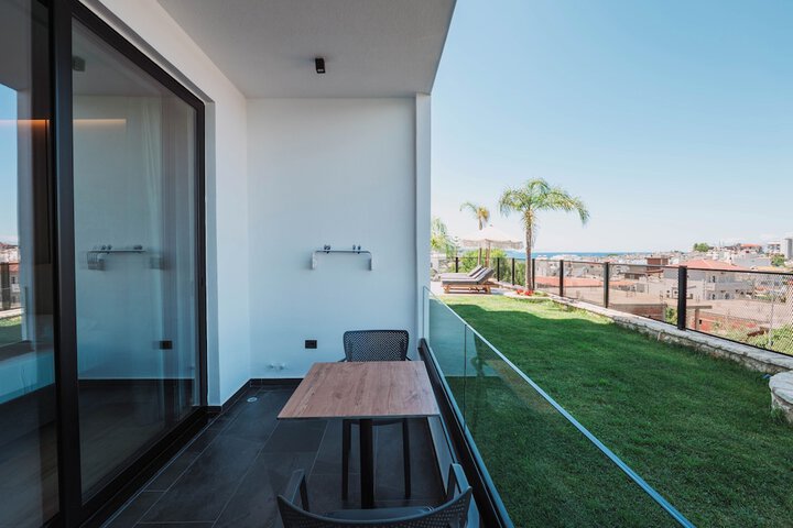 Terrace/Patio 109 of 112
