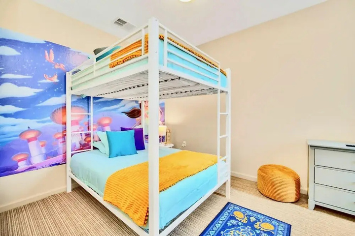 Room 4 of 16