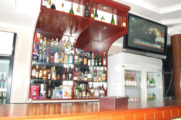 Lounge 19 of 27