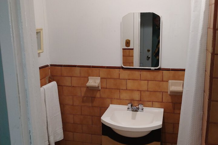 Room 19 of 28