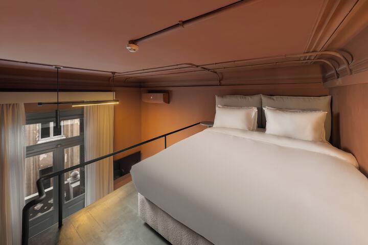 Room 9 of 24