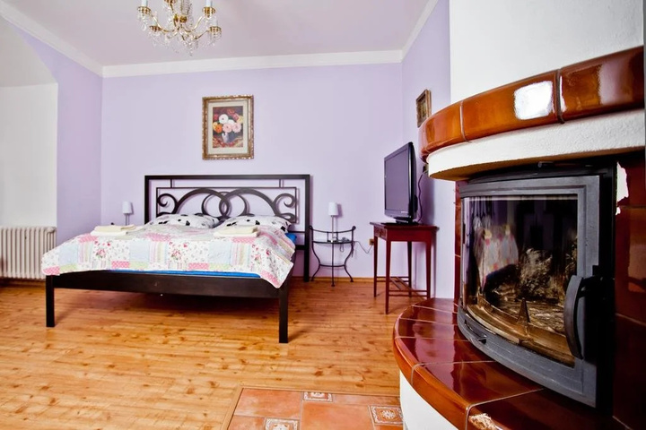 Room 4 of 11