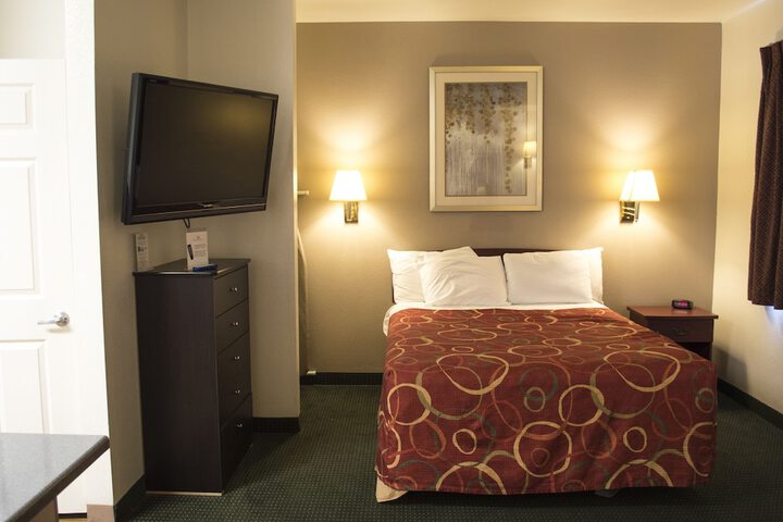 Room 5 of 17